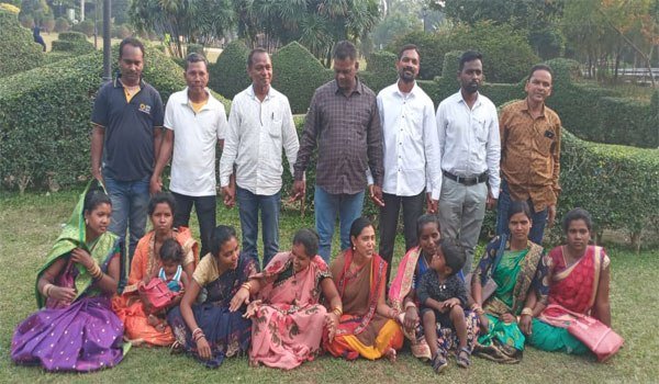 ଦାରିଙ୍ଗବାଡି ବ୍ଲକର ୧୫ସମିତି ସଦସ୍ୟ : ଅଜ୍ଞାତ ବାସରେ ଫଟୋ ଭାଇରାଲ ହେଲା