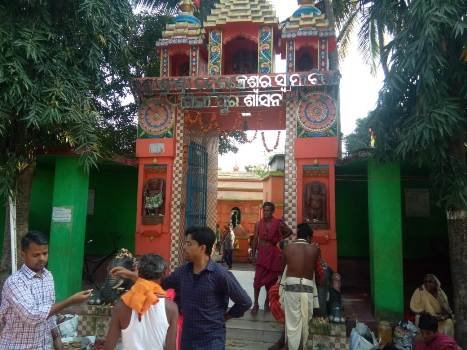 ମହାଶିବରାତ୍ରି ଉପଲକ୍ଷେ ବିଭିନ୍ନ ଶୈବ ପୀଠରେ ଭକ୍ତ ସମାଗମ : କୋଭିଡ କଟକଣା ଭିତରେ ଜାଗର ଯାତ୍ରା
