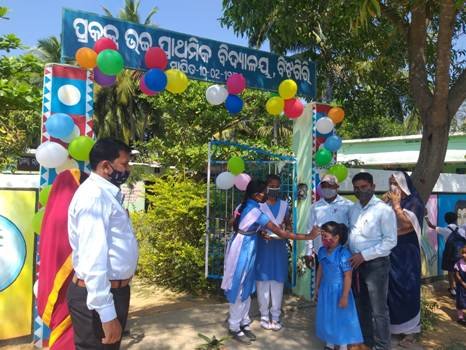 ପ୍ରଥମ ଦିନରେ ପିଲାଙ୍କ ଉପସ୍ଥିତି ଉତ୍ସାହଜନକ : ଗୀତ ଗପରେ ଉଛୁଳିଲା ଶ୍ରେଣୀ ଗୃହ