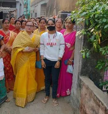 ୨୮ ନଂ ୱାର୍ଡ଼ରେ ସ୍ୱାଧୀପ୍ରାର୍ଥୀ ଗୀତାଶ୍ରୀଙ୍କ ପ୍ରଚାର