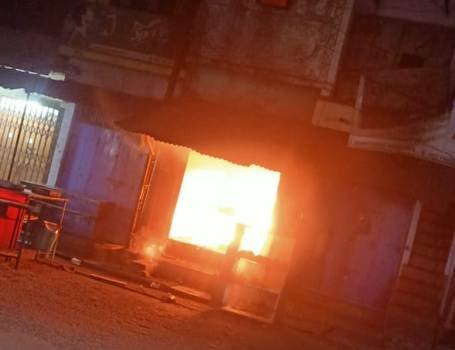 ମିଠା ଦୋକାନରେ ଅଗ୍ନିକାଣ୍ଡ : ଲକ୍ଷାଧିକ ଟଙ୍କାର ସାମଗ୍ରୀ ପୋଡ଼ି ପାଉଁଶ