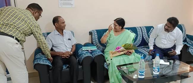 ହଦଗଡ ନୋବାଦୟ ବିଦ୍ୟାଳୟ ପରିଦର୍ଶନ କଲେ ସହକାରୀ କମିସନର