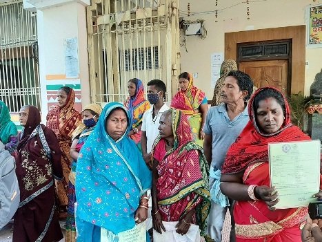 ଭୂମିହୀନଙ୍କ ପାଇଁ ଜମି ଚିହ୍ନଟ କରାଯିବାକୁ ଜିଲ୍ଲାପାଳଙ୍କୁ ଦାବିପତ୍ର