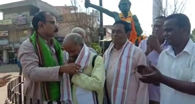 ଶହୀଦ ପଦ୍ମନାଭ ଛୋଟରାୟଙ୍କ ଜୟନ୍ତୀ : ସମ୍ମାନିତ ହେଲେ ପୂଜ୍ୟ ପୂଜା ପ୍ରାଣ ବ୍ରଜବନ୍ଧୁ ପରିଡ଼ା