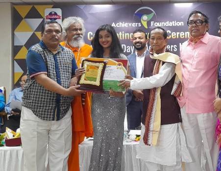 ସାମ୍ବାଦିକ ପ୍ରମୁଖ ନାରୀ ପ୍ରତିଭାମାନଙ୍କୁ ସମ୍ବର୍ଦ୍ଧନା ପ୍ରଦାନ