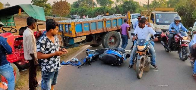 ଟ୍ରାକ୍ଟର ଧକ୍କାରେ ସ୍କୁଟି ଚାଳକଙ୍କ ମୃତ
