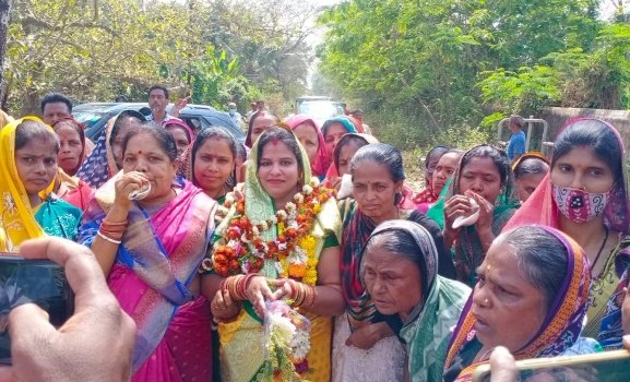 ଶୋଭାଯାତ୍ରାରେ ଆସି ପଞ୍ଚାୟତ ବାସୀଙ୍କ ଦାୟିତ୍ୱ ଗ୍ରହଣ କଲେ ବିଜୟୀ ସରପଞ୍ଚ