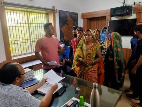 ଛତ୍ରପୁର ବିଡିଓ ଙ୍କ ଦ୍ୱାରସ୍ଥ ହେଲେ ମାଟିଖାଲ ଗ୍ରାମବାସିନ୍ଦା