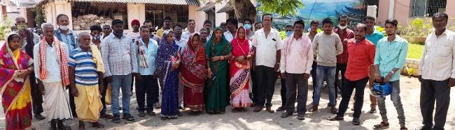 ଧାନ କିଣିବା ଦାବି ନେଇ ଜିଲ୍ଲାପାଳଙ୍କୁ ଦାବିପତ୍ର ପ୍ରଦାନ