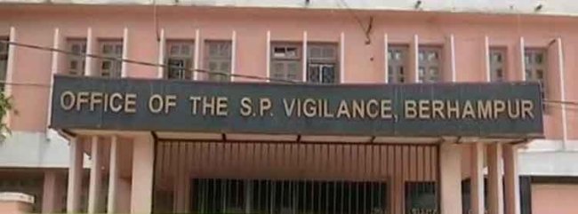 ଭିଜିଲାନ୍ସ କୋର୍ଟର ରାୟ : ଦୁଇ ଜଣଙ୍କୁ କର୍ମଚାରୀଙ୍କୁ କାରାଦଣ୍ଡ ସହ ଜରିମାନା ଆଦାୟ ପାଇଁ ନିର୍ଦ୍ଦେଶ