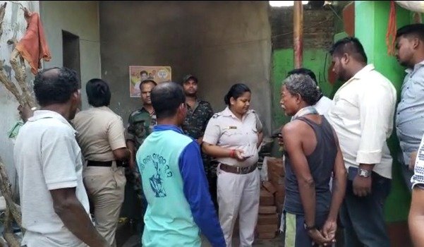 ମହିଳା ଭୋଟରଙ୍କୁ ଶାଢ଼ୀ ବାଣ୍ଟିବାକୁ ଶାସକ ଦଳର ଯୋଜନା ମାଡ଼ିବ ସିଲା ପୋଲିସ