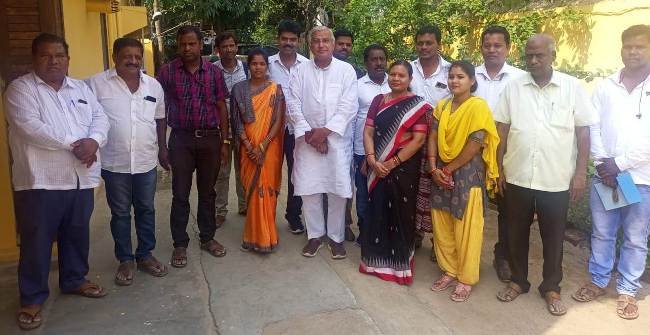 ବ୍ରହ୍ମପୁର ସାଂସଦଙ୍କୁ ଭେଟିଲେ ମୋହନା ନିର୍ବାଚନ ମଣ୍ଡଳୀର ନବନିର୍ବାଚିତ ପ୍ରତିନିଧି