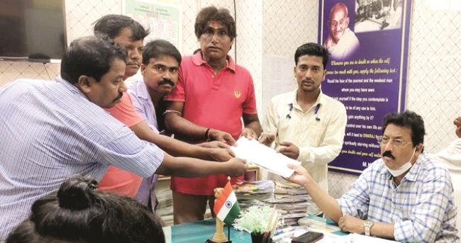 ବକେୟା ଦରମା ପାଇଁ ଜିଲାପାଳଙ୍କୁ ଗ୍ରାମୀଣ ପାନୀୟଜଳ ପମ୍ପ ଚାଳକଙ୍କ ଗୁହାରୀ