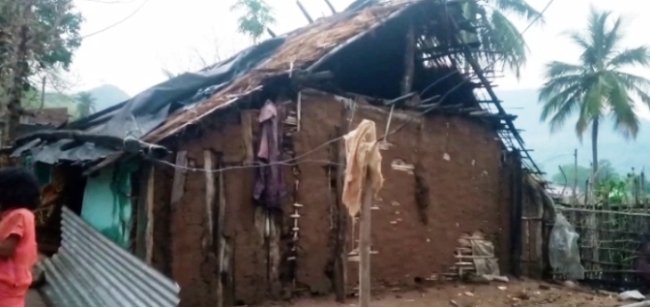 କାଳବୈଶାଖୀ ତାଣ୍ଡବ : ୨୦ବଖରା ଘରର ଚାଳ ଛପର ଉଡିଗଲା 