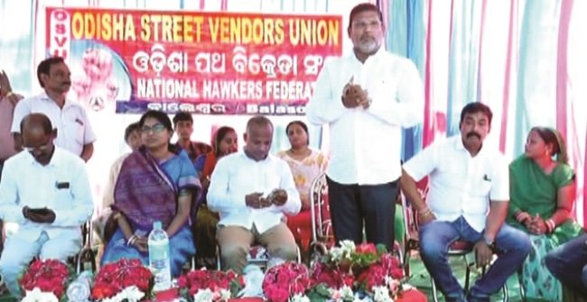 ପଥ ବିକ୍ରେତା ସଂଘ ପକ୍ଷରୁ ନିର୍ବାଚିତ ଲୋକପ୍ରତିନିଧିଙ୍କୁ ସମ୍ବର୍ଦ୍ଧନା