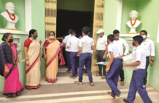 ପ୍ରଥମ ଦିନରେ ୩୦,୨୭୯ଜଣ ମାଟ୍ରିକ ପରୀକ୍ଷା ଦେଲେ