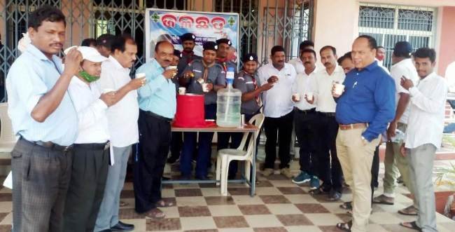 ଜିଲ୍ଲା ଶିକ୍ଷା ବିଭାଗ ପକ୍ଷରୁ ଜଳ ଛତ୍ର ସେବା ଶିବିର