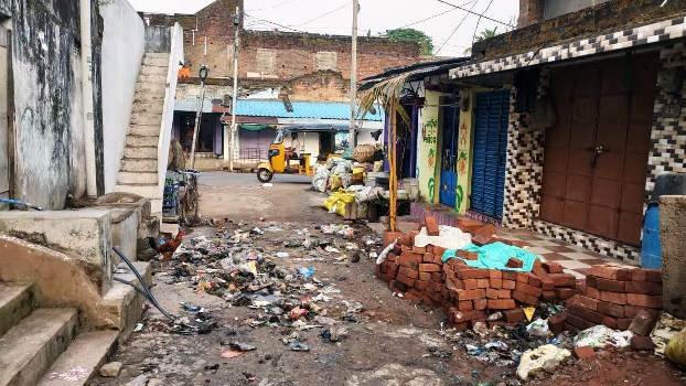 ଘଣ୍ଟାଏ ବର୍ଷାରେ ପଶିଲା ଡ୍ରେନେଜ ପାଣି