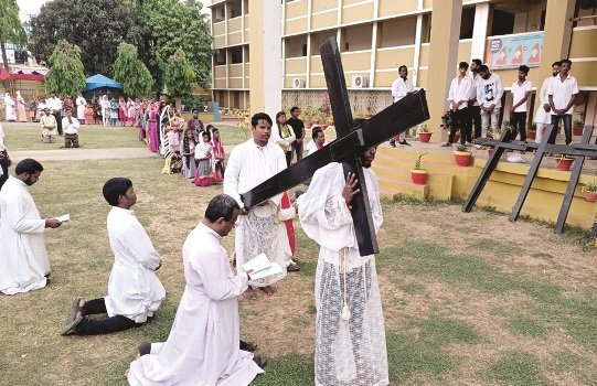 ଶୁଭ ଶୁକ୍ରବାରରେ କ୍ରୁଶ ଶୋଭାଯାତ୍ରା