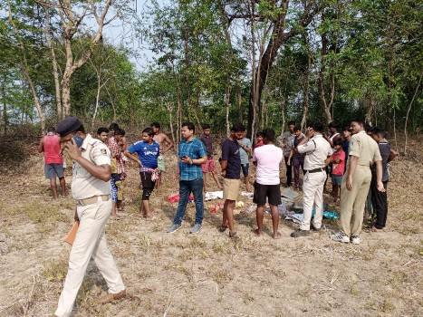 କାତି ଦେଖାଇ ମୁଖା ପିନ୍ଧା ଚାରି ଦୁର୍ବୃତ୍ତ ଲୁଟି ନେଲେ ଟଙ୍କା ଓ ସୁନା