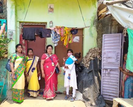 ପ୍ରେମିକ ର ଘର ଆଗରେ ୨୦ ମାସ ର ଛୁଆ କୁ ଧରି ପ୍ରେମିକାର ଧାରଣା