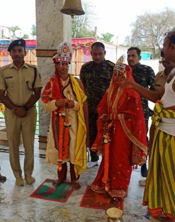 ବନ୍ଧୁକ ମୂନରୁ ବିବାହ ବନ୍ଧନ : ଦୁଇ ନକ୍ସଲଙ୍କ ଅଭୂଲା ପ୍ରେମକାହାଣୀ