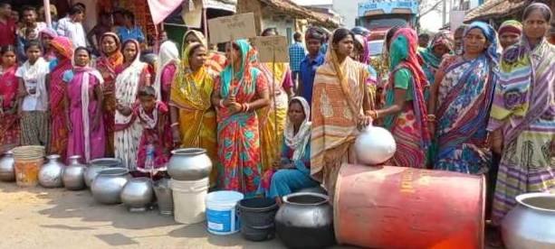 ତାଳଗାଁରେ ପିଇବା ପାଣି ପାଇଁ ଗ୍ରାମବାସୀଙ୍କ ରାସ୍ତା ଅବରୋଧ