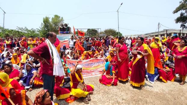 ଅଲ୍ ଓଡିଶା ଅଙ୍ଗନୱାଡି ଲେଡିଜ୍ ୱାର୍କସ୍ ଆସୋସିଏସନ ଗଂଜାମ ଜିଲ୍ଲା ପକ୍ଷରୁ : ମୁଖ୍ୟମନ୍ତ୍ରୀ ଓ ଗଂଜାମ ଜିଲ୍ଲାପାଳଙ୍କ ଉ୍‌ଦ୍ଦେଶ୍ୟରେ ଦାବି ପତ୍ର ପ୍ରଦାନ