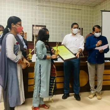 ହାଟଡିହି ବିଡିଓ ପୁରସ୍କୃତ