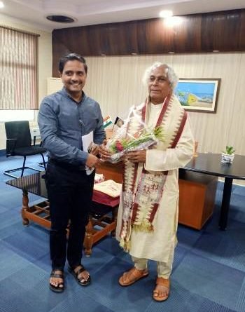 ଗଞ୍ଜାମ ଜିଲ୍ଲାପାଳଙ୍କୁ ସୈାଜନ୍ୟ ମୂଳକ ସାକ୍ଷାତ କଲେ ପଦ୍ମ ବିଭୂଷଣ ସୁଦର୍ଶନ ସାହୁ