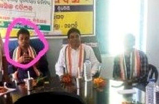 ଆହାକି ବଡିଆ ରାଜନୀତି : ସରପଞ୍ଚଙ୍କ ବଦଳରେ ସ୍ୱାମୀ ହେଲେ ମୁଖ୍ୟ ଅତିଥି