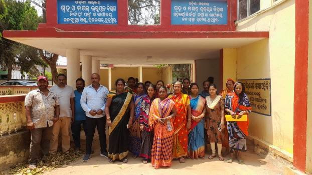 ଛତ୍ରପୁର ଏନଏସିର ୫ନଂ ଓ୍ବାର୍ଡର ମହିଳାଙ୍କ ଜନ ସ୍ୱାସ୍ଥ୍ୟ ବିଭାଗ କାର୍ଯ୍ୟାଳୟ ଘେରାଉ