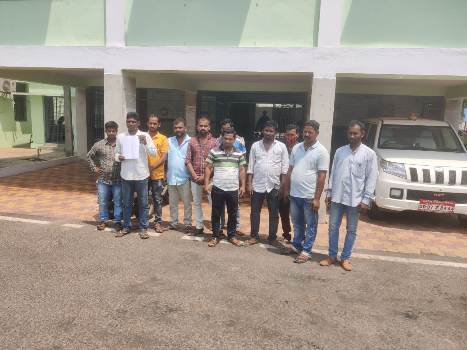 ଯୁବକଙ୍କୁ ତହସିଲଦାର ଚାପୁଡ଼ା ମାରିବା ଘଟଣା : ଜିଲ୍ଲାପାଳଙ୍କ ଠାରେ ତଦନ୍ତ ଦାବୀ