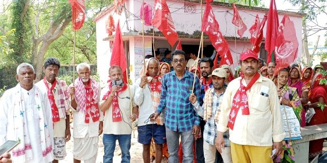 ଅଘୋଷିତ ବିଦ୍ୟୁତ କାଟ ବନ୍ଦ କରାଯିବା ନେଇ ସିପିଆଇ ପକ୍ଷରୁ କାର୍ଯ୍ୟାଳୟ ଘେରାଉ           