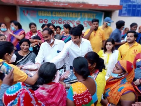 ‘ଉଡ୍ର’ ତରଫରୁବସ୍ତ୍ର ଓ ଛତାବଂଟନ