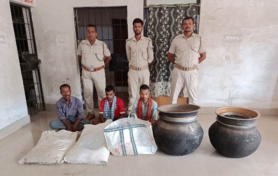 ବିପୁଳ ପରିମାଣର ଦେଶୀ ମଦ ଜବତ : ୦୩ ଗିରଫ