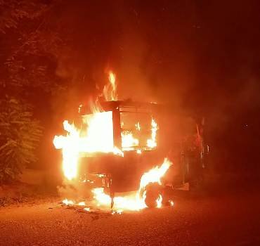 ଚଳନ୍ତା ଅଟୋରେ ନିଆଁ ଲାଗି ହୁତୁ ହୂତୁ ହୋଇ ଜଳିଗଲା