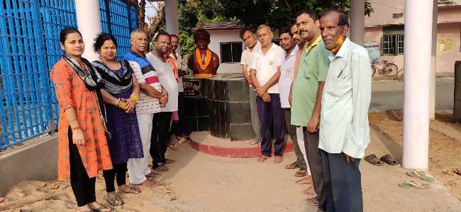 ଜନ୍ମ ଜୟନ୍ତୀରେ ଊତ୍କଳ ଗୈାରବ ମଧୁସୂଦନ ଙ୍କୁ ଶ୍ରଦ୍ଧା ସୁମନ ଅର୍ପଣ