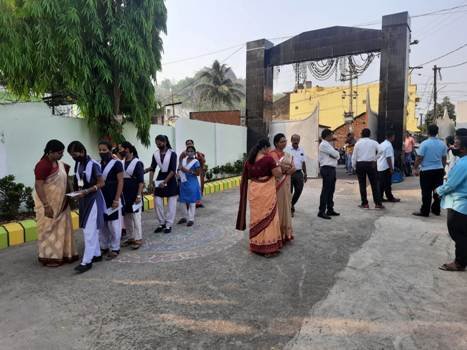 ମାଟ୍ରିକ ସମେଟିଭ ଏସେସମେଣ୍ଟ -୨ ପରୀକ୍ଷା ଆରମ୍ଭ : ପରୀକ୍ଷା କେନ୍ଦ୍ରରେ ୧୯୪୩ ଉପସ୍ଥିତ , ଅନୁପସ୍ଥିତ ୧୩୪ 