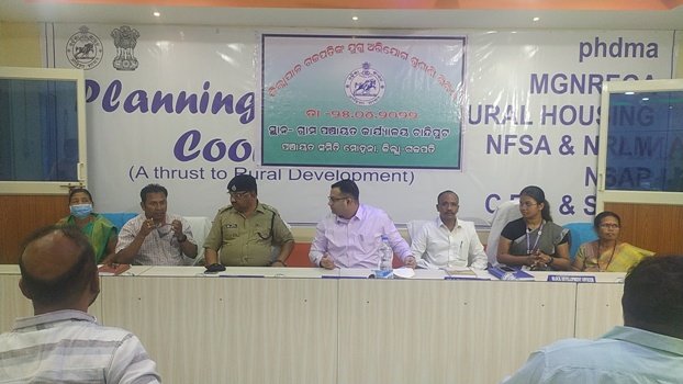 ଜିଲ୍ଳାପାଳଙ୍କ ଯୁଗ୍ମ ଅଭିଯୋଗ ଶୁଣାଣୀରେ ୨୧୭ଟି ଅଭିଯୋଗ : ଶୁଣାଣି ବେଳେ ବହୁ ଅଧିକାରୀଙ୍କ ଅନୁପସ୍ଥିତ ଯୋଗୁଁ ତାତିଲେ ଜିଲ୍ଲାପାଳ