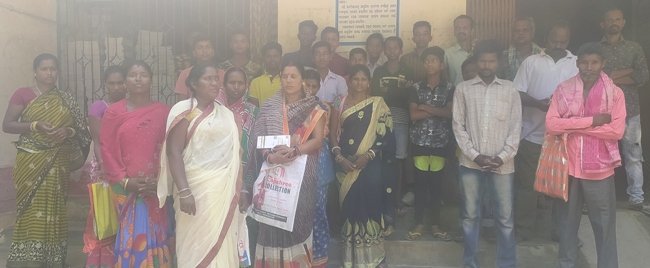 ବିଦ୍ୟାଳୟରେ ପିଲାଙ୍କ ପ୍ରବେଶକୁ ବାରଣ କରିବାରୁ ତିନି ଘଣ୍ଟା ଧରି ବ୍ଲକ ଶିକ୍ଷା ଅଧିକାରୀ କାର୍ଯ୍ୟାଳୟ ଘେରିଲେ ଅବିଭାବକ