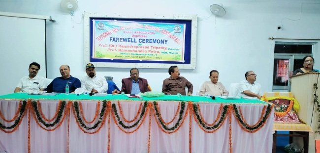 ସ୍ୱୟଂଶାସିତ ମହାବିଦ୍ୟାଳୟରେ ବିଦାୟ ସମ୍ବର୍ଦ୍ଧନା ଉତ୍ସବ