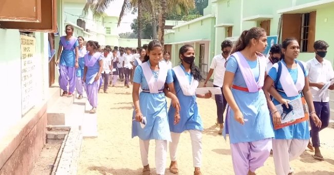 ଗଜପତି ୪୪ କେନ୍ଦ୍ରରେ ୭ହଜାର ୧ଶହ ୨୪ ଛାତ୍ରୀଛାତ୍ର ଦେଲେ ମ୍ୟାଟ୍ରିକ ପରୀକ୍ଷା
