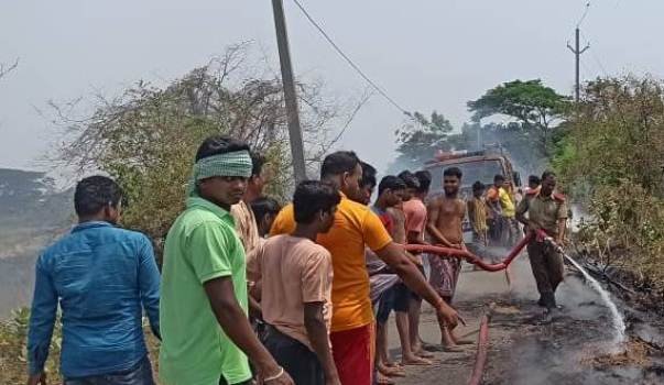 ରାସ୍ତାପାଶ୍ୱର୍ରେ ନିଆଁ ଲଗାଇଲେ ଦେଲେ ଦୁର୍ବୃତ