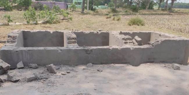 ନିର୍ମାଣାଧିନ ପୃଥକ ସେଡ୍‌କୁ ଭାଙ୍ଗି ଦେଲେ ଦୁର୍ବୃତ : ଥାନାରେ ଅଭିଯୋଗ କଲେ ସରପଂଚ