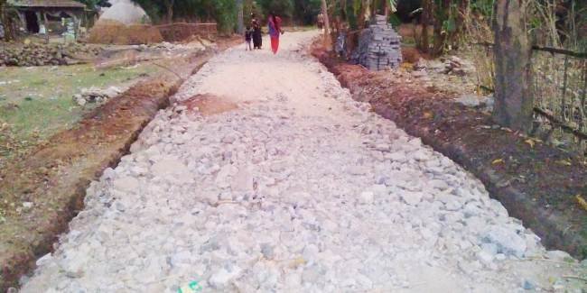 କାମ ନକରି ରାସ୍ତା ତାଡି ଦେଲେ ଠିକାଦାର