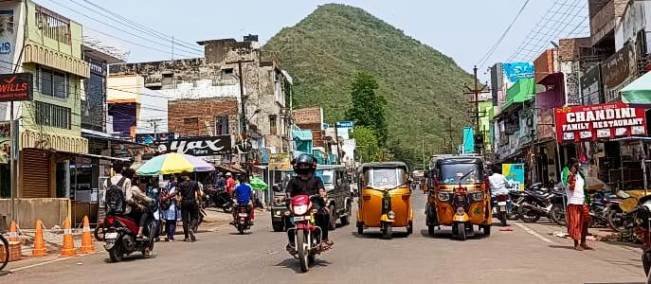ପାରଳା ରାଜଦାଣ୍ଡରେ ଟ୍ରାଫିକ ସମସ୍ୟା : ସୁଧାରିବା ପାଇଁ ଦାବି