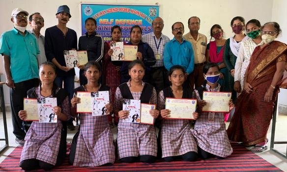 କ୍ଷେତ୍ରମୋହନ ଉଚ୍ଚ ମାଧ୍ୟମିକ ବିଦ୍ୟାଳୟରେ ଛାତ୍ରୀଙ୍କ ନିମନ୍ତେ ଆୟୋଜିତ ଆତ୍ମ ସୁରକ୍ଷା ତାଲିମ୍‌ ଶିବିର ଉଦ୍‌ଯାପିତ