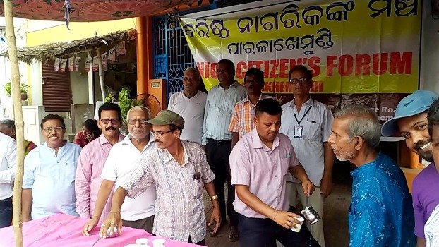 ବରିଷ୍ଠନାଗରିକ ମଞ୍ଚ ତରଫରୁ ପଣା ବଣ୍ଟନ