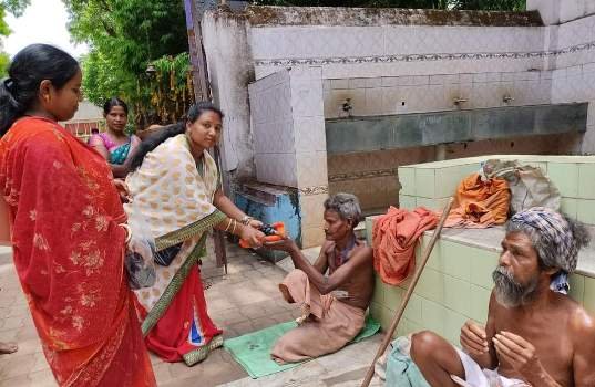 ଅଭିନଵ ଢଙ୍ଗରେ ଜନ୍ମଦିନ ପାଳିଲେ ସମାଜସେବୀ